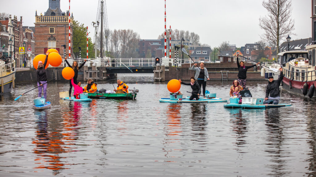 20230428 Sup it UP na Koningsdag Alkmaar oranje ballonnen suppen el kombi sup alkmaar